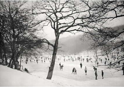 Schlittschuhlaufen auf dem Teich